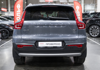 Подержанный автомобиль Volvo XC40 2019 года (9 фото)