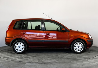 Подержанный автомобиль Ford Fusion 2008 года (4 фото)