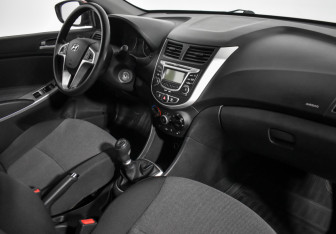 Подержанный автомобиль Hyundai Solaris Hatchback 2011 года (13 фото)