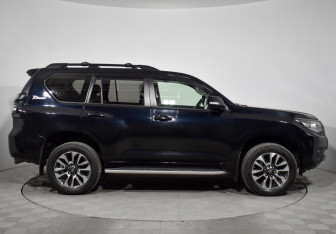 Подержанный автомобиль Toyota Land Cruiser Prado 2022 года (4 фото)