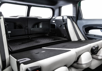 Подержанный автомобиль MINI Clubman Wagon 2019 года (23 фото)
