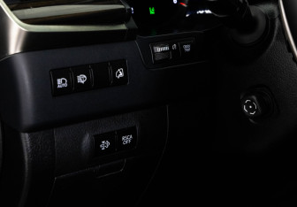 Подержанный автомобиль Lexus LX 2015 года (22 фото)