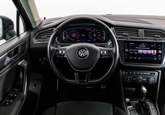 Подержанный автомобиль Volkswagen Tiguan 2019 года (13 фото)