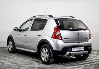 Подержанный автомобиль Renault Sandero 2014 года (7 фото)