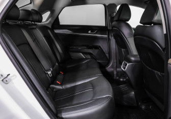 Подержанный автомобиль Kia K5 2020 года (27 фото)