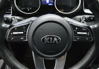 Подержанный автомобиль Kia Ceed Wagon 2019 года (15 фото)