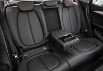 Подержанный автомобиль BMW X1 2018 года (32 фото)