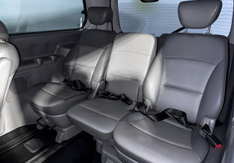 Подержанный автомобиль Hyundai Grand Starex 2011 года (13 фото)