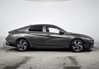 Подержанный автомобиль Hyundai Elantra Sedan 2024 года (4 фото)