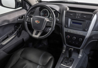 Подержанный автомобиль Geely Emgrand X7 2015 года (7 фото)
