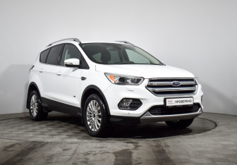 Подержанный автомобиль Ford Kuga 2016 года (3 фото)