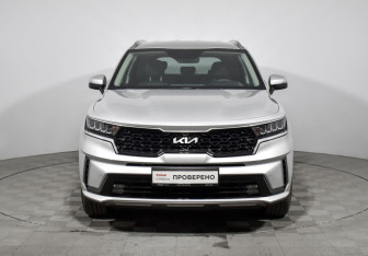 Подержанный автомобиль Kia Sorento 2022 года (2 фото)