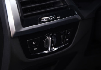 Подержанный автомобиль BMW X3 2021 года (23 фото)