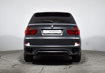 Подержанный автомобиль BMW X5 2013 года (6 фото)