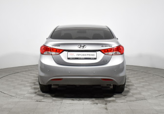 Подержанный автомобиль Hyundai Elantra Sedan 2011 года (6 фото)