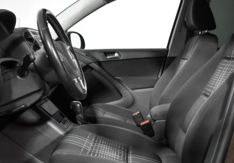 Подержанный автомобиль Volkswagen Tiguan 2015 года (10 фото)