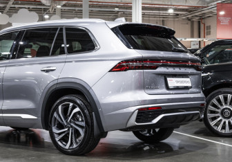 Подержанный автомобиль Geely Monjaro 2024 года (11 фото)