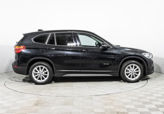 Подержанный автомобиль BMW X1 2017 года (4 фото)