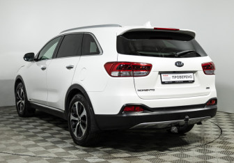 Подержанный автомобиль Kia Sorento 2016 года (7 фото)
