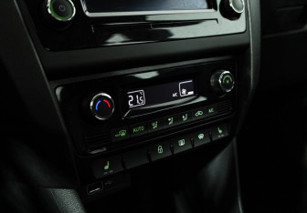 Подержанный автомобиль Skoda Rapid Liftback 2018 года (15 фото)