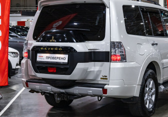 Подержанный автомобиль Mitsubishi Pajero 2021 года (6 фото)