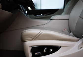 Подержанный автомобиль Cadillac Escalade Suv 2016 года (28 фото)