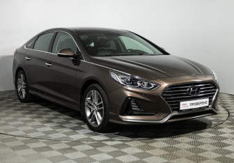 Подержанный автомобиль Hyundai Sonata 2017 года (3 фото)