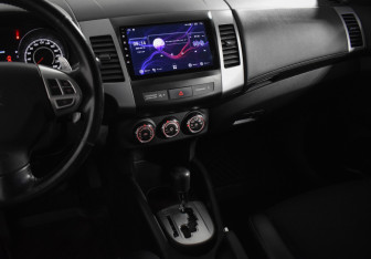 Подержанный автомобиль Citroen C-Crosser 2010 года (19 фото)