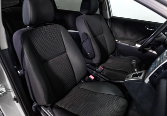 Подержанный автомобиль Toyota Corolla Verso 2007 года (18 фото)