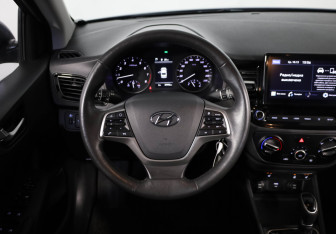 Подержанный автомобиль Hyundai Solaris Sedan 2021 года (10 фото)