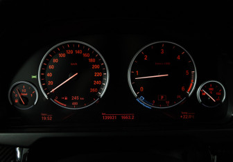 Подержанный автомобиль BMW X5 2017 года (12 фото)