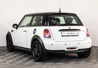 Подержанный автомобиль MINI Hatch 2011 года (7 фото)