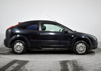 Подержанный автомобиль Ford Focus Hatchback 2006 года (4 фото)