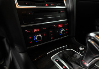 Подержанный автомобиль Audi Q7 2012 года (20 фото)