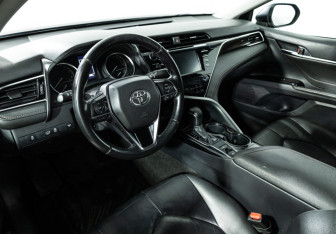 Подержанный автомобиль Toyota Camry Sedan 2021 года (11 фото)