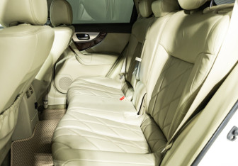 Подержанный автомобиль Infiniti FX 2010 года (10 фото)