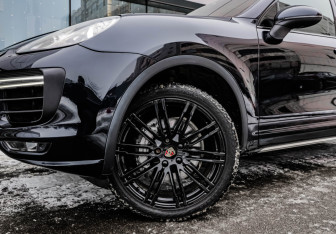 Подержанный автомобиль Porsche Cayenne 2014 года (3 фото)