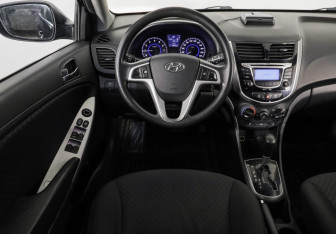 Подержанный автомобиль Hyundai Solaris Hatchback 2012 года (11 фото)