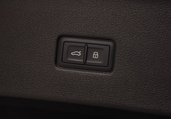 Подержанный автомобиль Audi Q8 2019 года (39 фото)
