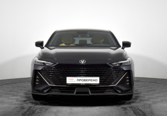 Подержанный автомобиль Changan UNI-V 2022 года (2 фото)