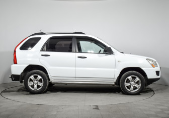 Подержанный автомобиль Kia Sportage 2008 года (4 фото)