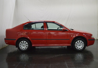 Подержанный автомобиль Skoda Octavia Liftback 2006 года (4 фото)