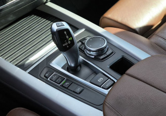 Подержанный автомобиль BMW X5 2014 года (16 фото)