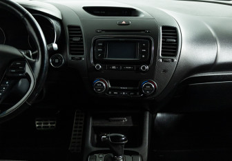 Подержанный автомобиль Kia Cerato Sedan 2017 года (14 фото)