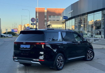 Подержанный автомобиль Kia Carnival 2020 года (5 фото)