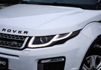 Подержанный автомобиль Land Rover Range Rover Evoque 2017 года (2 фото)