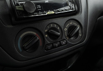 Подержанный автомобиль Mitsubishi Lancer Sedan 2005 года (15 фото)