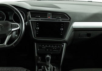Подержанный автомобиль Volkswagen Tiguan 2021 года (14 фото)