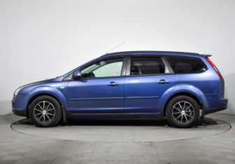 Подержанный автомобиль Ford Focus Wagon 2006 года (8 фото)
