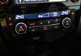 Подержанный автомобиль Nissan X-Trail 2016 года (18 фото)